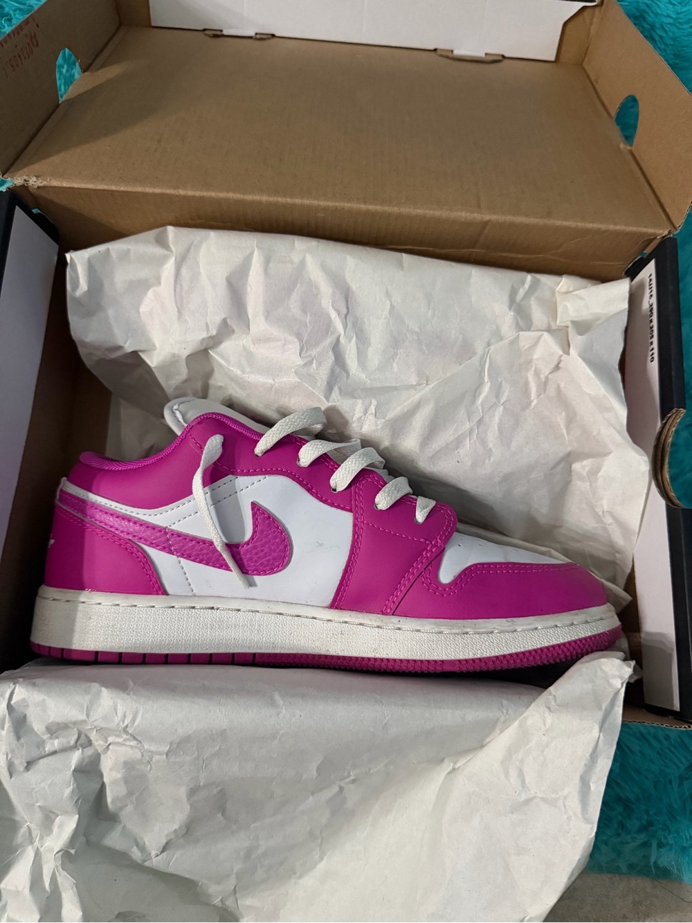 Jordan Kids Low-Top Sneakers in Pink and White